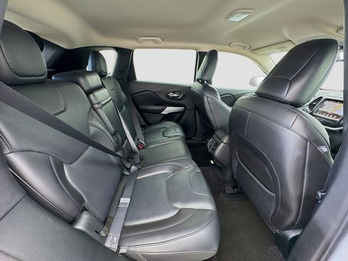 Used 2017 Jeep Cherokee Overland image 19