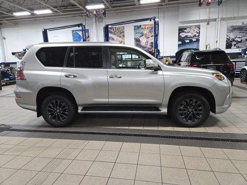 Used 2022 Lexus GX 460 Premium w/ Premium Plus Package AWD/4WD image 2