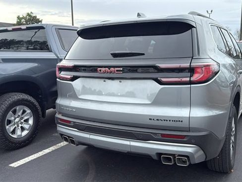Used 2025 GMC Acadia Elevation image 4
