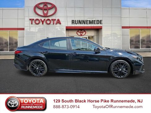 Used 2025 Toyota Camry SE FWD image 7