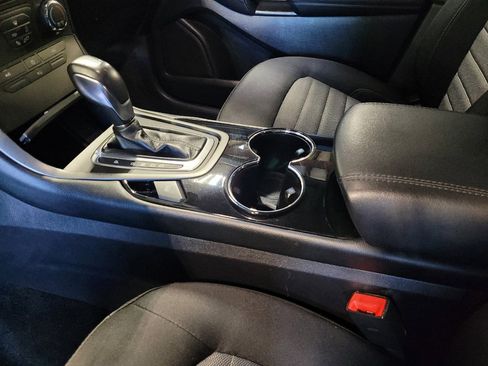 Used 2016 Ford Edge SE AWD/4WD image 26