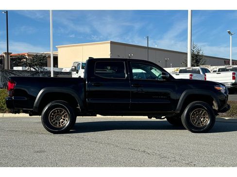 Used 2023 Toyota Tacoma 4x4 Double Cab image 3