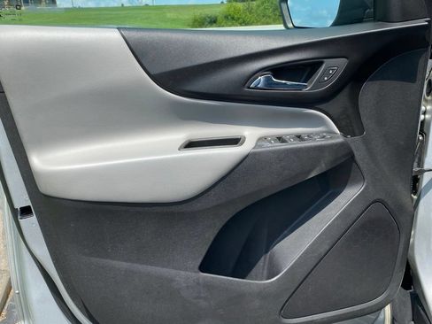 Used 2021 Chevrolet Equinox LS FWD image 16