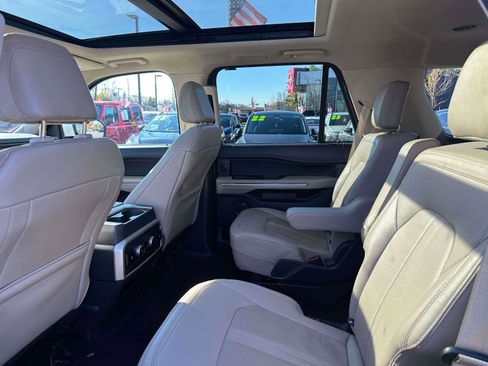 Used 2024 Ford Expedition Limited image 9