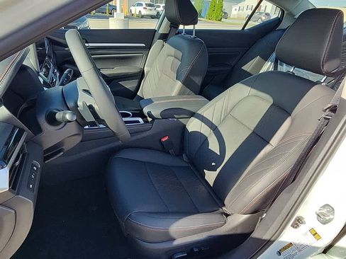 New 2025 Nissan Altima 2.5 SR w/ SR Premium Package image 10