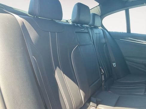 Used 2022 BMW 530e w/ M Sport Package image 30