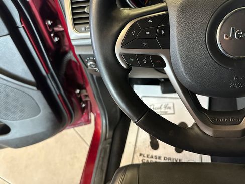 Used 2019 Jeep Grand Cherokee Altitude AWD/4WD image 11