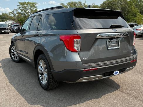 Used 2023 Ford Explorer XLT w/ Equipment Group 202A AWD/4WD image 2