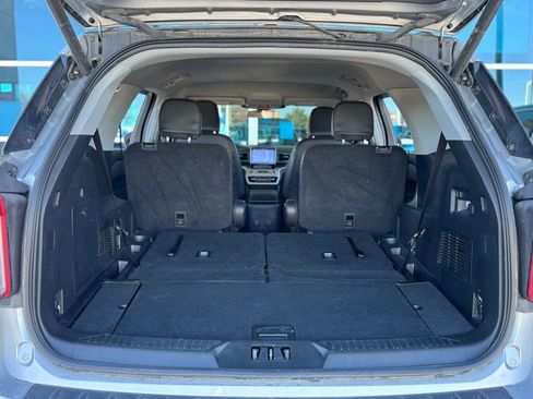 Used 2022 Ford Explorer XLT w/ Equipment Group 202A image 28