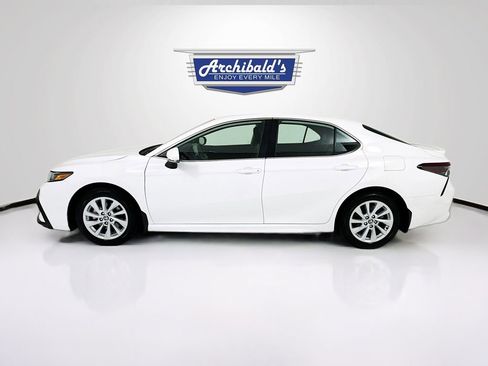 Used 2024 Toyota Camry SE FWD image 4