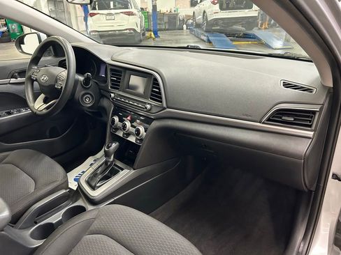 Used 2019 Hyundai Elantra SE w/ Cargo Package FWD image 13