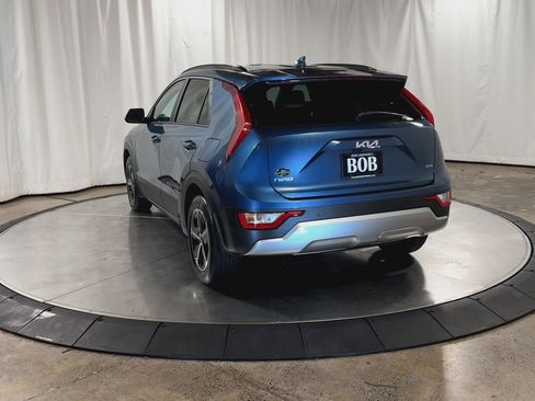 Certified 2025 Kia Niro EX image 7