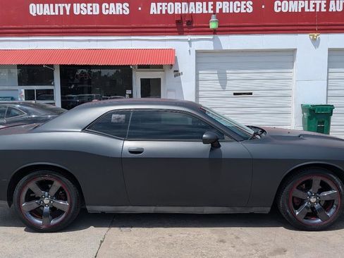 Used 2014 Dodge Challenger SXT RWD image 4