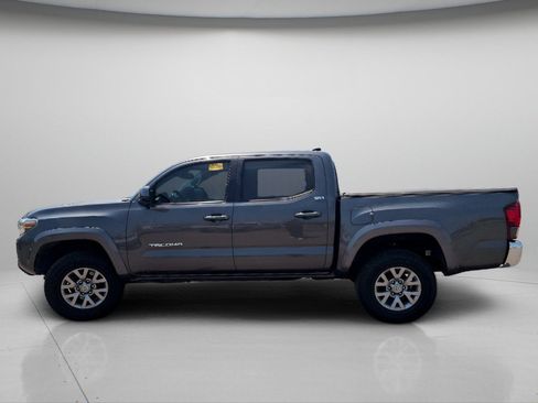 Used 2018 Toyota Tacoma SR5 RWD image 19