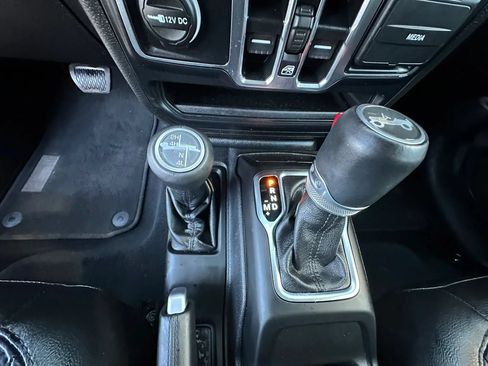 Used 2019 Jeep Wrangler Unlimited Sahara AWD/4WD image 30