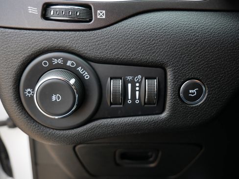 Used 2022 Jeep Cherokee Trailhawk w/ Sound & Nav Group AWD/4WD image 26