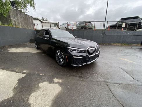 Used 2020 BMW 740i w/ M Sport Package RWD image 8