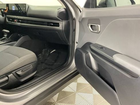 Used 2025 Kia K4 FWD image 17