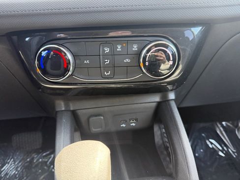Used 2025 Chevrolet TrailBlazer LT AWD/4WD image 9