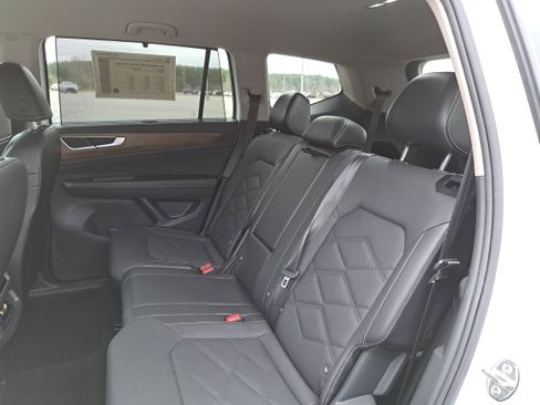 Used 2024 Volkswagen Atlas SE image 15