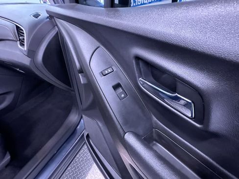 Used 2019 Chevrolet Trax LS w/ Tint and Cruise Package AWD/4WD image 34
