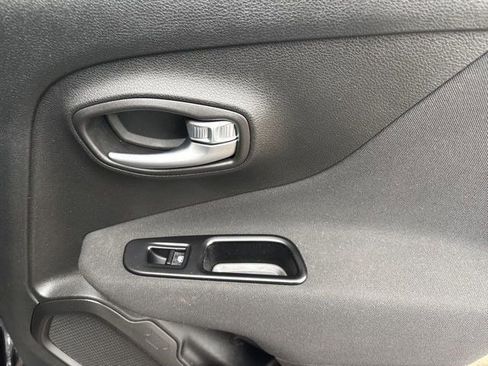 Used 2021 Jeep Renegade Latitude image 35