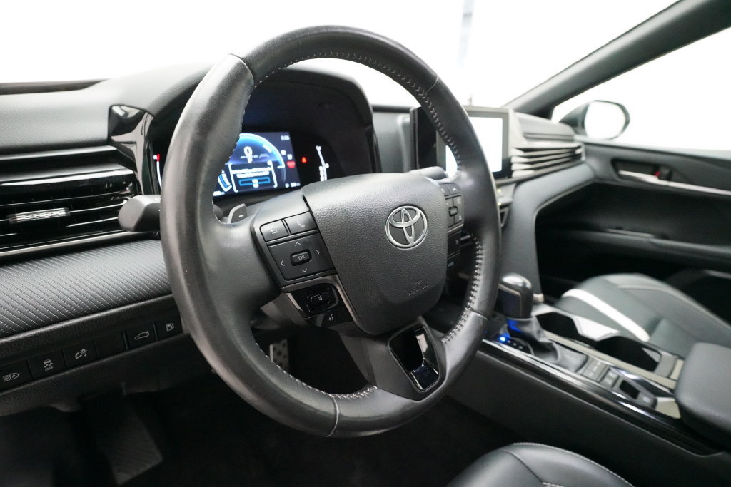 Used 2025 Toyota Camry SE FWD image 8