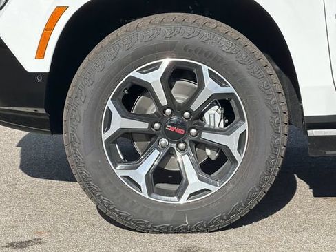 New 2026 GMC Yukon XL AT4 w/ AT4 Premium Plus Package AWD/4WD image 32