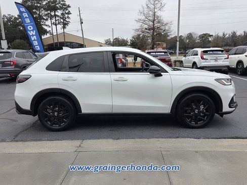 Used 2023 Honda HR-V Sport image 4