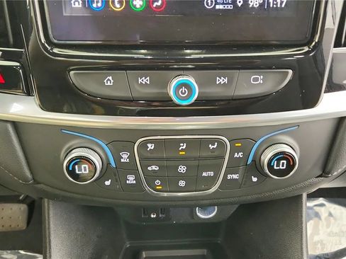 Used 2023 Chevrolet Traverse LT FWD image 19