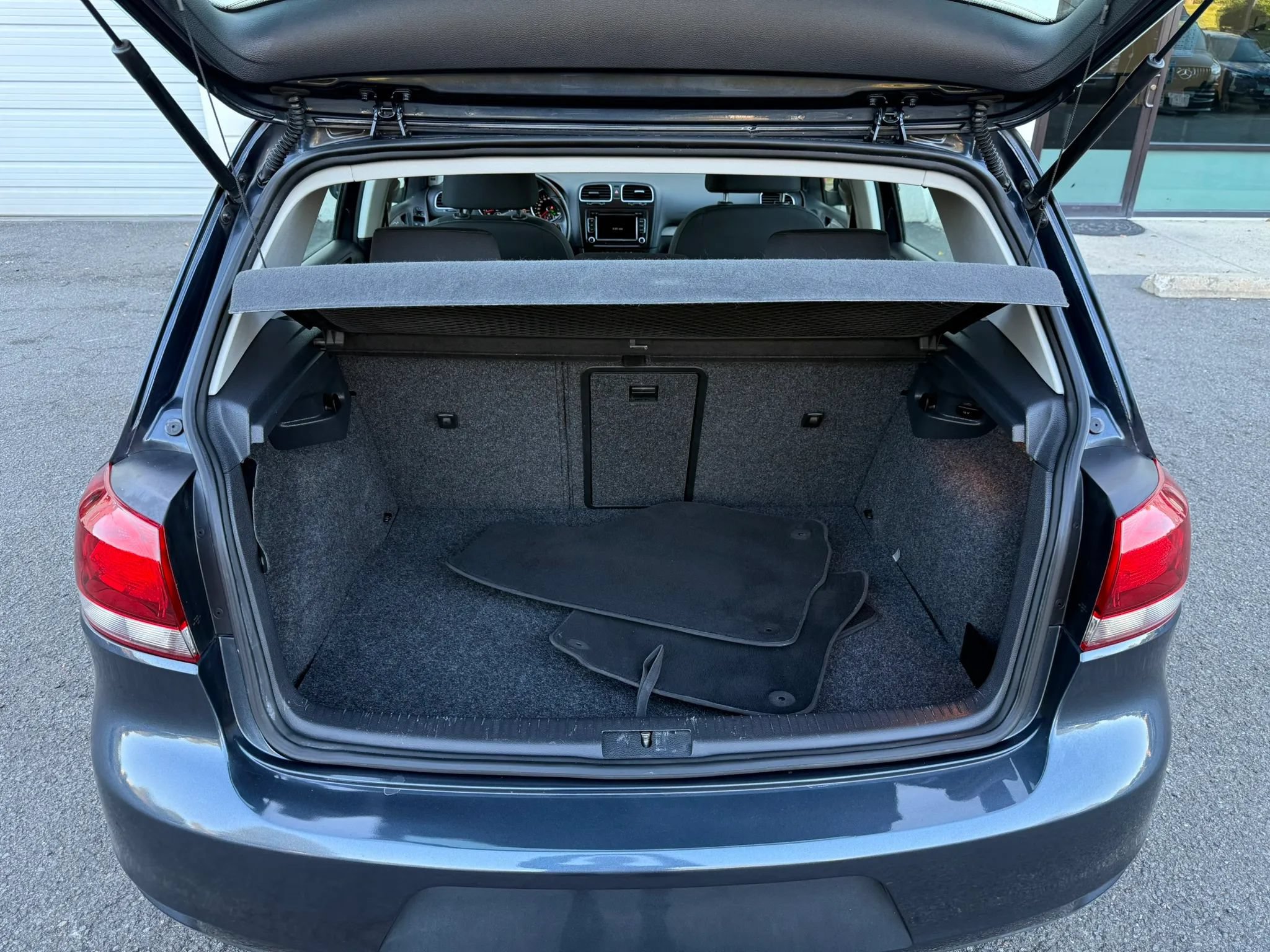 Used 2013 Volkswagen Golf 4-Door FWD image 27