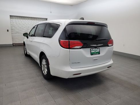 Used 2023 Chrysler Voyager LX FWD image 5