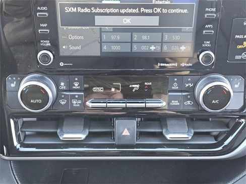 Used 2021 Toyota Highlander XLE image 24