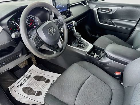 Used 2020 Toyota RAV4 XLE w/ Convenience Package FWD image 9