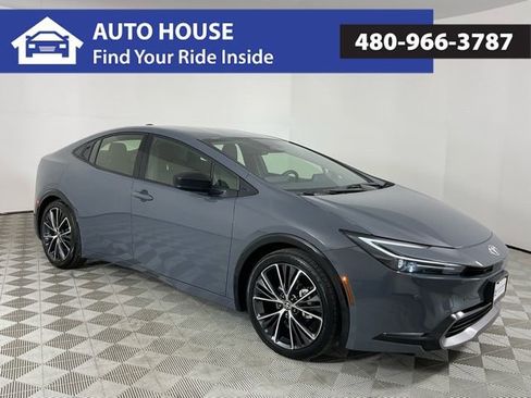 Used 2025 Toyota Prius XLE image 3