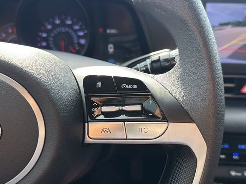 Used 2022 Hyundai Elantra SEL FWD image 21