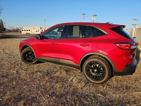 Used 2022 Ford Escape SE w/ SE Sport Appearance Package image 7