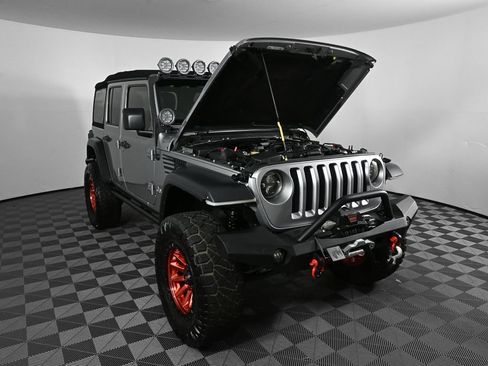 Used 2018 Jeep Wrangler Unlimited Sport S AWD/4WD image 31