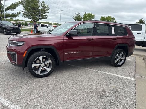 New 2026 Jeep Grand Cherokee L Limited AWD/4WD image 16
