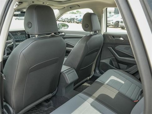 Certified 2025 Volkswagen Jetta SE image 20