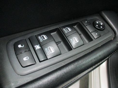 Used 2020 Chrysler Pacifica Touring-L Plus image 23