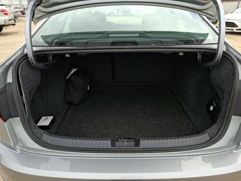 Used 2020 Volkswagen Jetta SE w/ SE Cold Weather Package FWD image 30