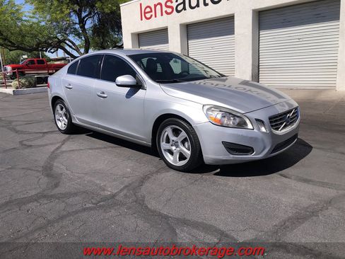 Used 2012 Volvo S60 T5 FWD image 2