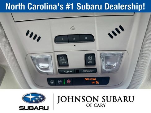 Used 2021 GMC Acadia Denali w/ Denali Technology Package FWD image 19