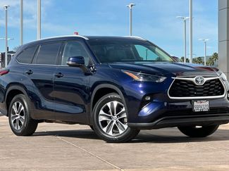Used 2022 Toyota Highlander XLE video 2