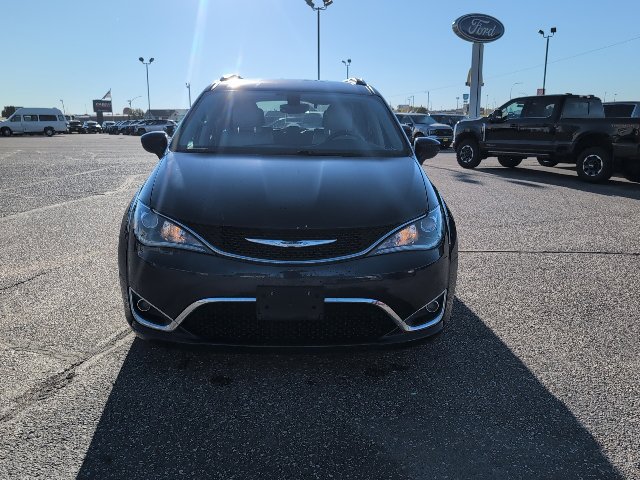 Used 2018 Chrysler Pacifica Touring-L Plus FWD image 2