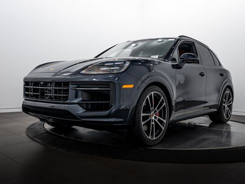 Certified 2025 Porsche Cayenne GTS AWD/4WD image 1
