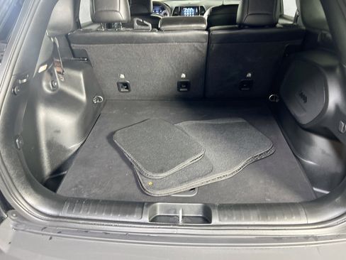 Used 2022 Jeep Cherokee Limited image 25