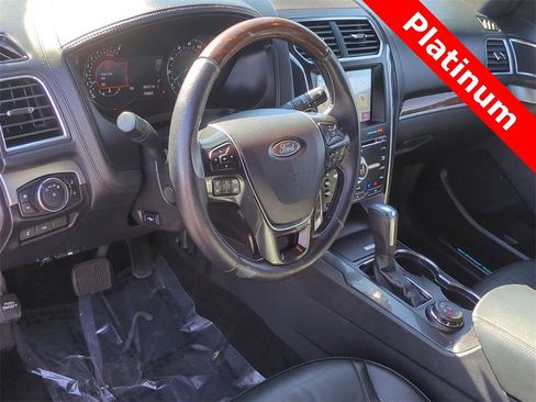 Used 2017 Ford Explorer Platinum image 2