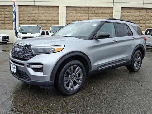 Certified 2023 Ford Explorer XLT w/ Equipment Group 202A AWD/4WD image 1